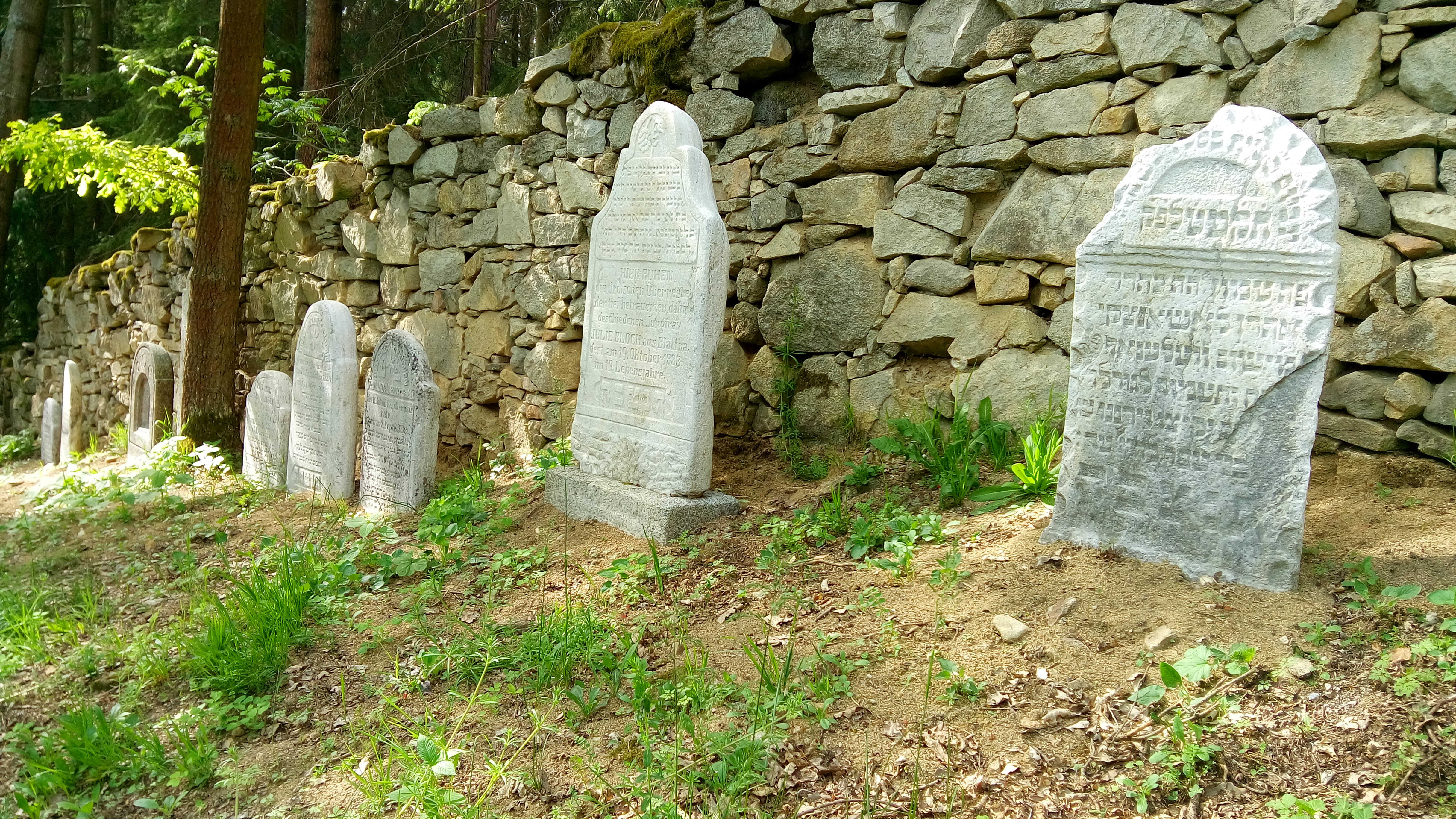 Hřbitov – vstupní brána