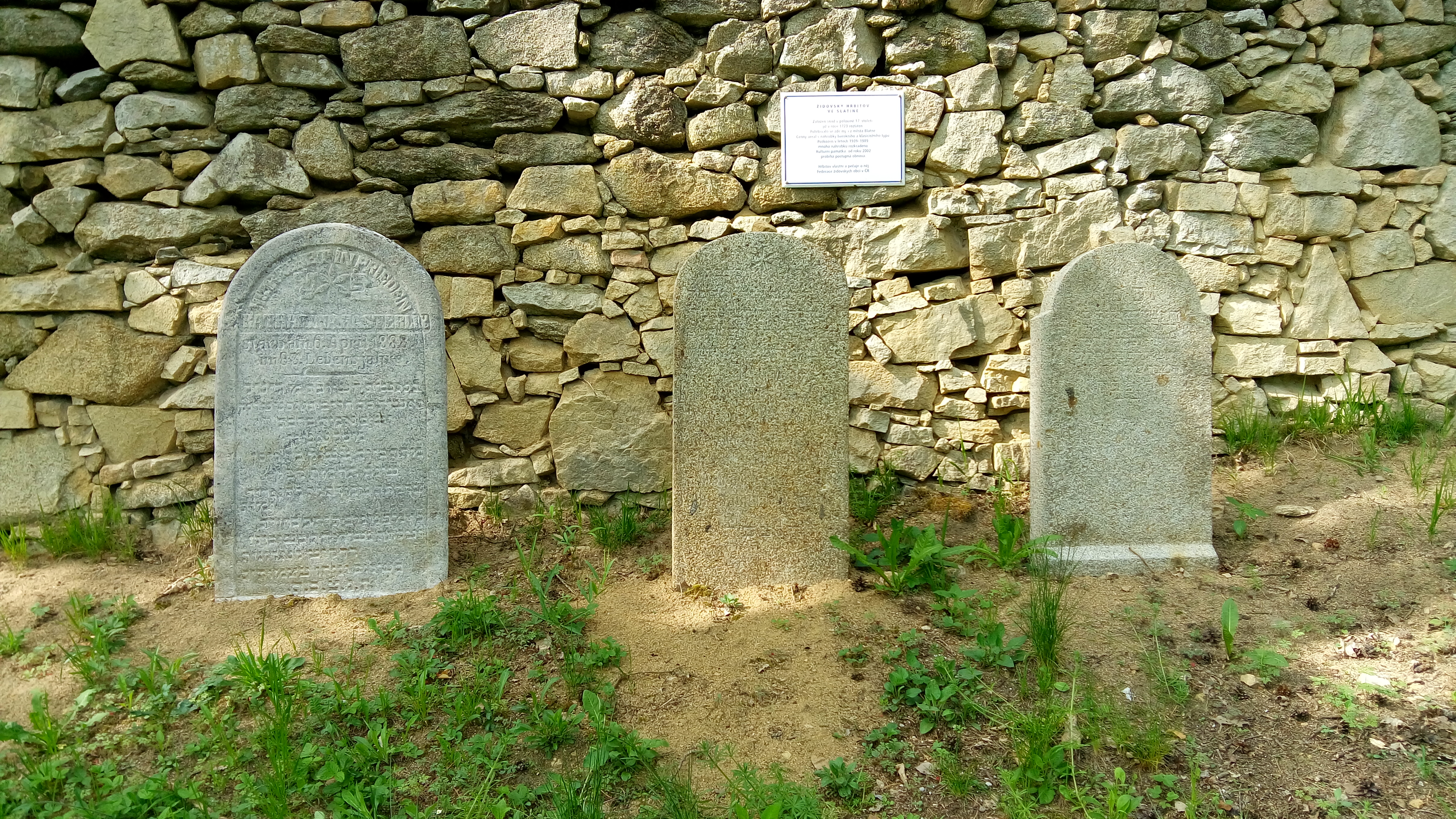 Hřbitov – pohled do areálu