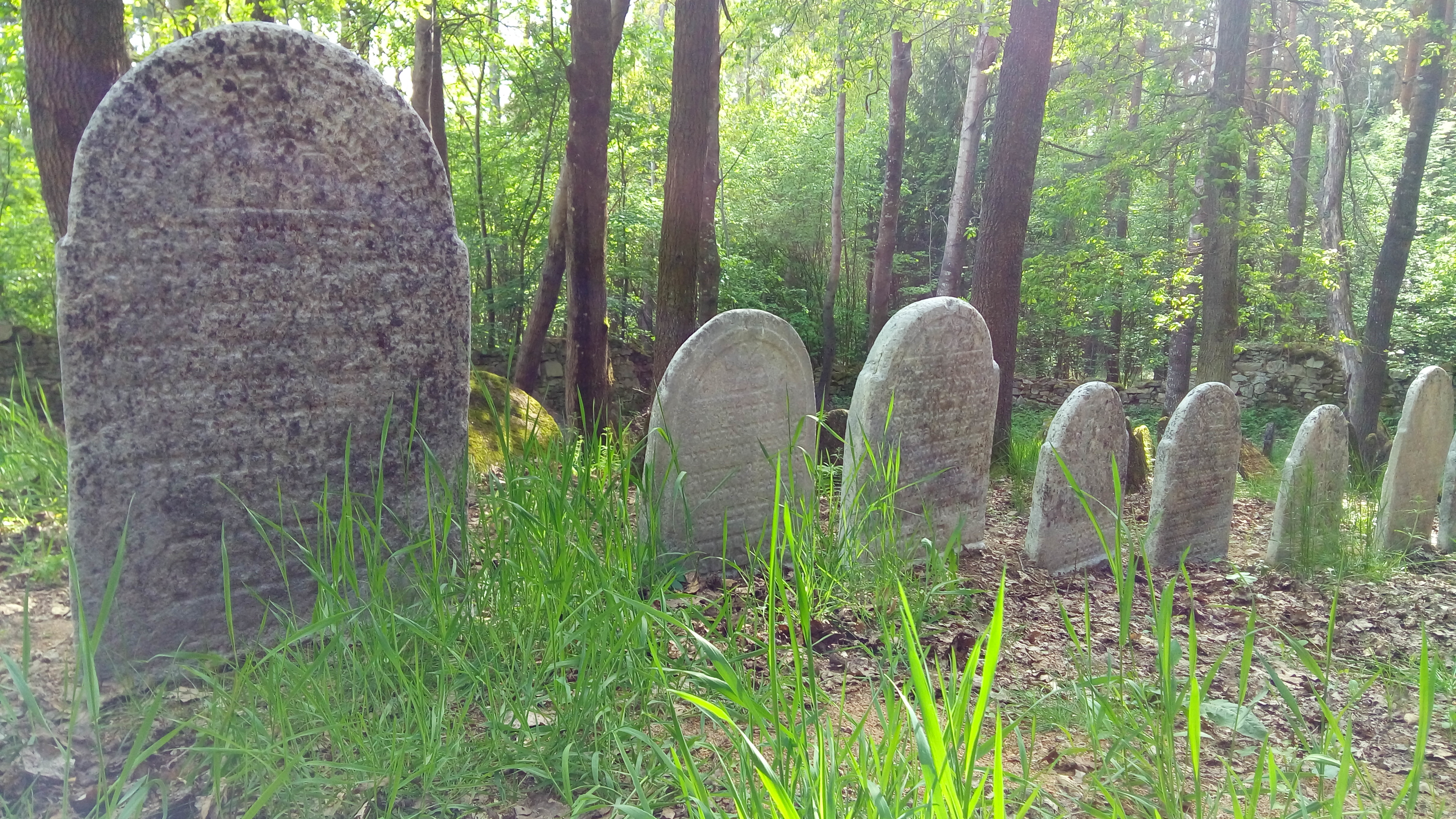 Hřbitov – žulový náhrobek